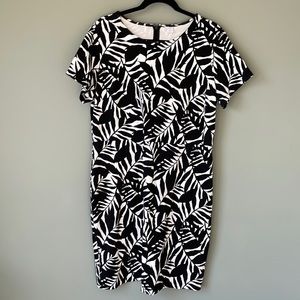 Old Navy women’s black and white floral shift dress